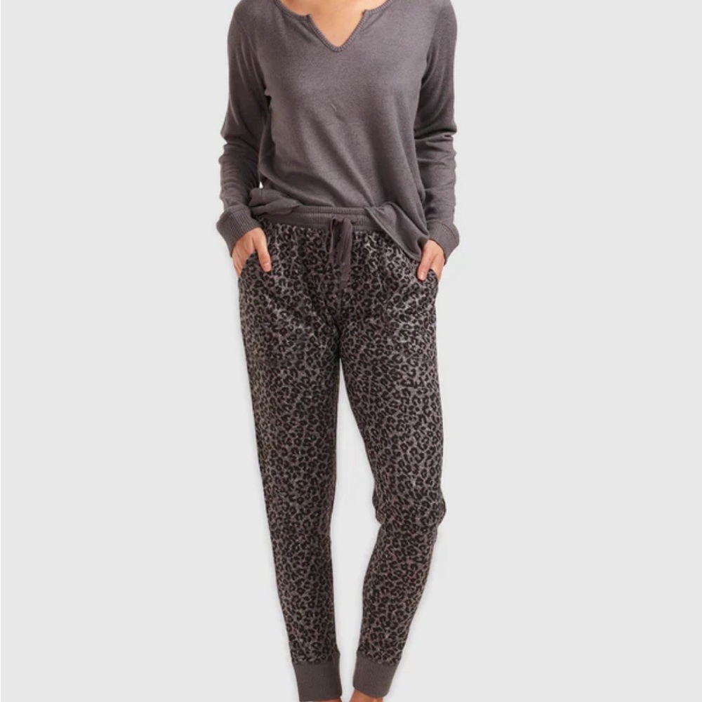Splendid charcoal animal, print, two-piece pajama set size medium
